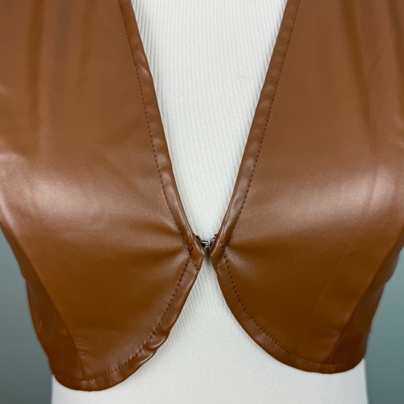 Clasped Sexy Top - Picture 2 of 6